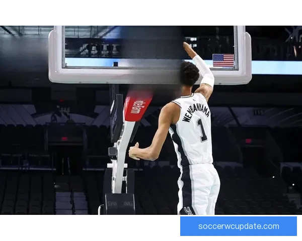 格林直言文班亚马应主动发声争夺MVP机会否则再强也可能被忽视